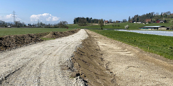 Baupiste entlang Leitungsperimeter (Bodenabtrag bereits erfolgt)