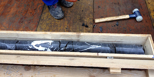 Entnahme Bohrkern aus Sondierbohrung