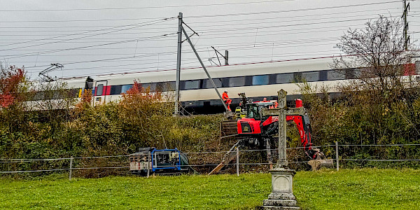 Baggersondierungen und Bohrungen im Bahndamm