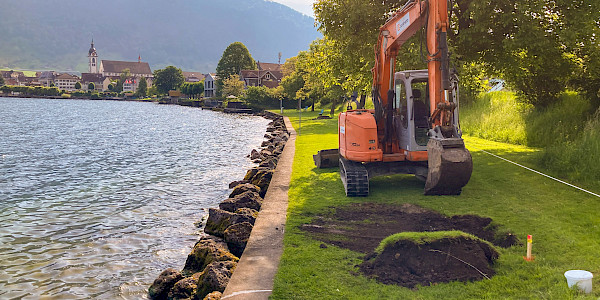 Bagger-Sondierschacht am See