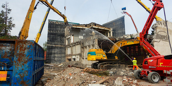 Rückbau Turnhallen, August 2025
